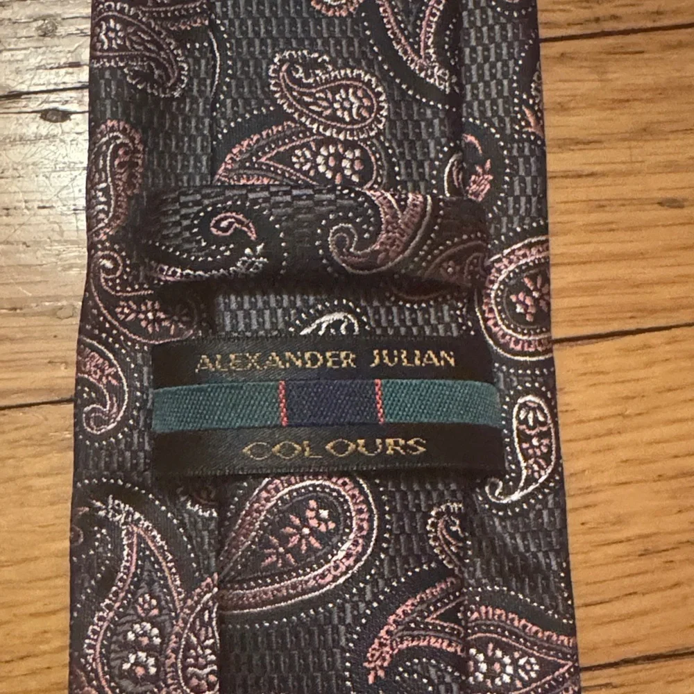 Alexander Julian Paisley Tie - Gray and Pink